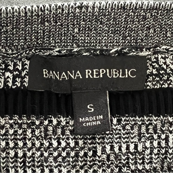 Banana Republic Black White Striped Stretchy Crew Neck Sweater Womens Size Small - Picture 4 of 6